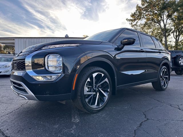 2023 Mitsubishi Outlander SE photo 4