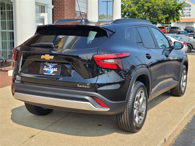 2025 Chevrolet Trax LT photo 4