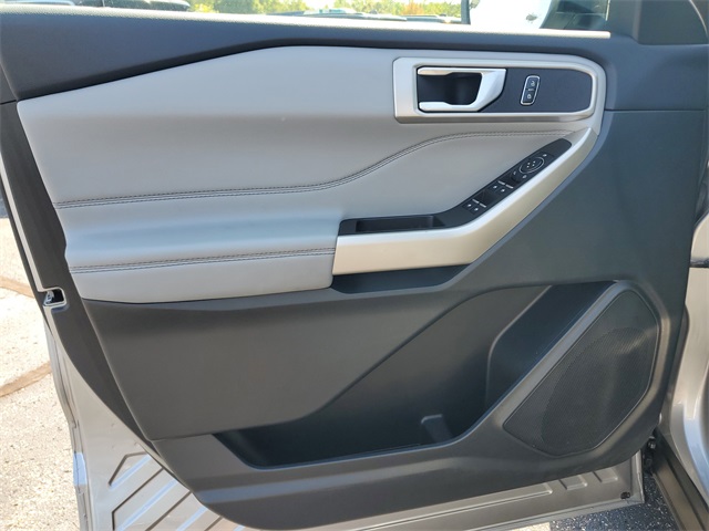 2023 Ford Explorer XLT photo 11