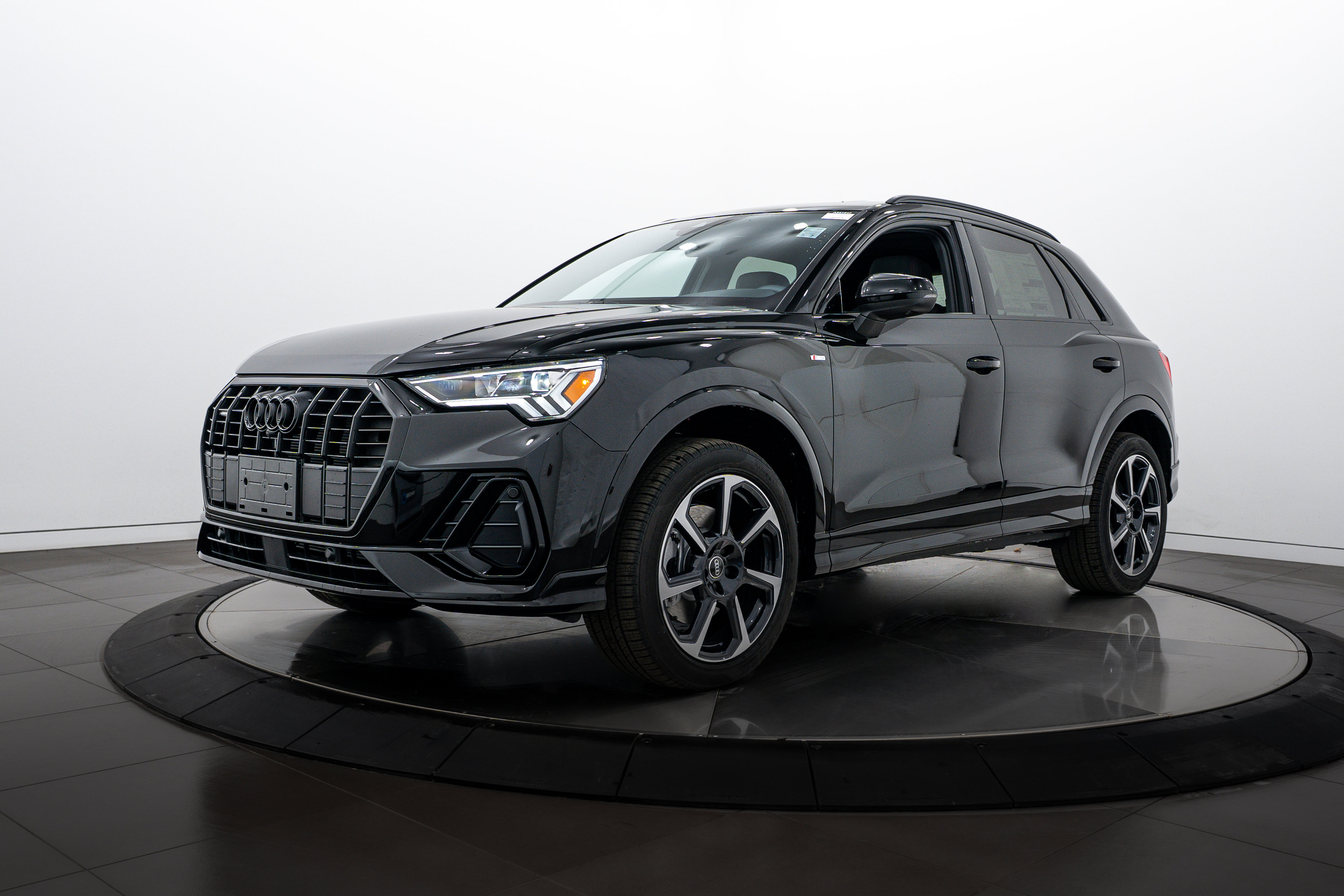 2025 Audi Q3 S line Premium Plus photo 2