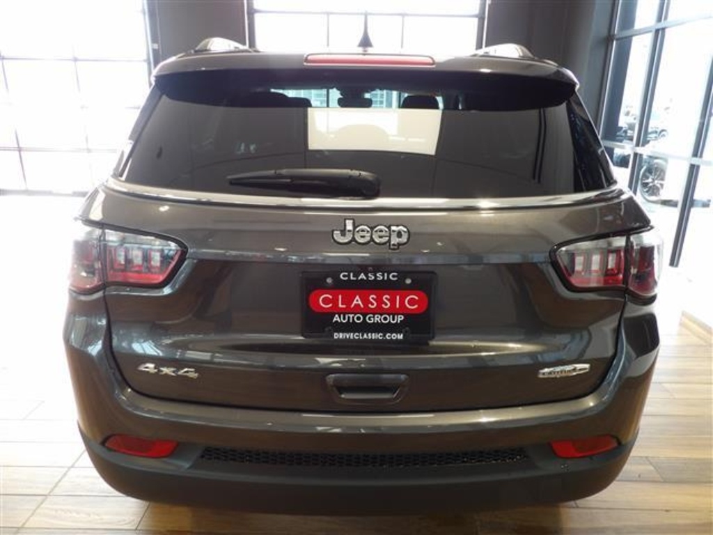 2022 Jeep Compass Latitude Lux photo 5