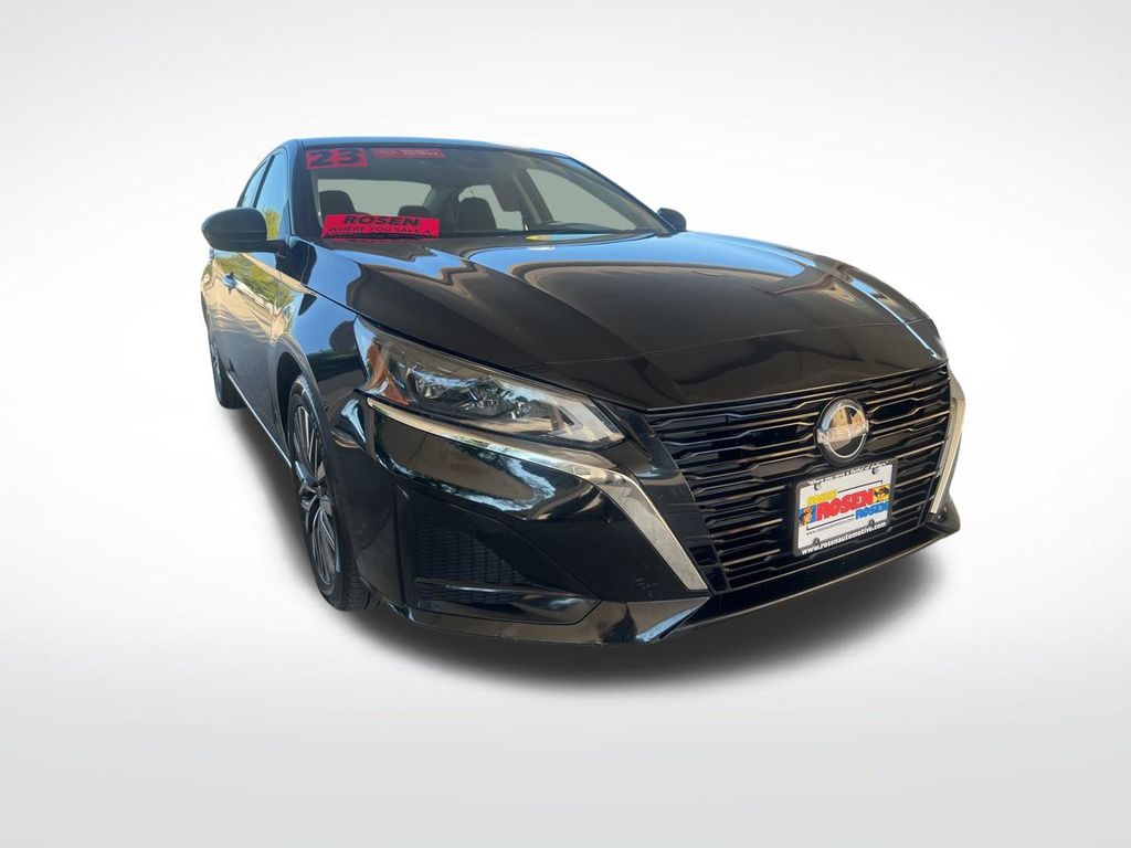 2023 Nissan Altima SV photo 3