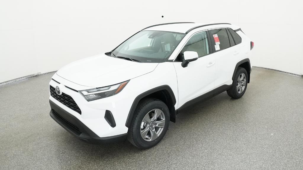 2025 Toyota RAV4 XLE's photo