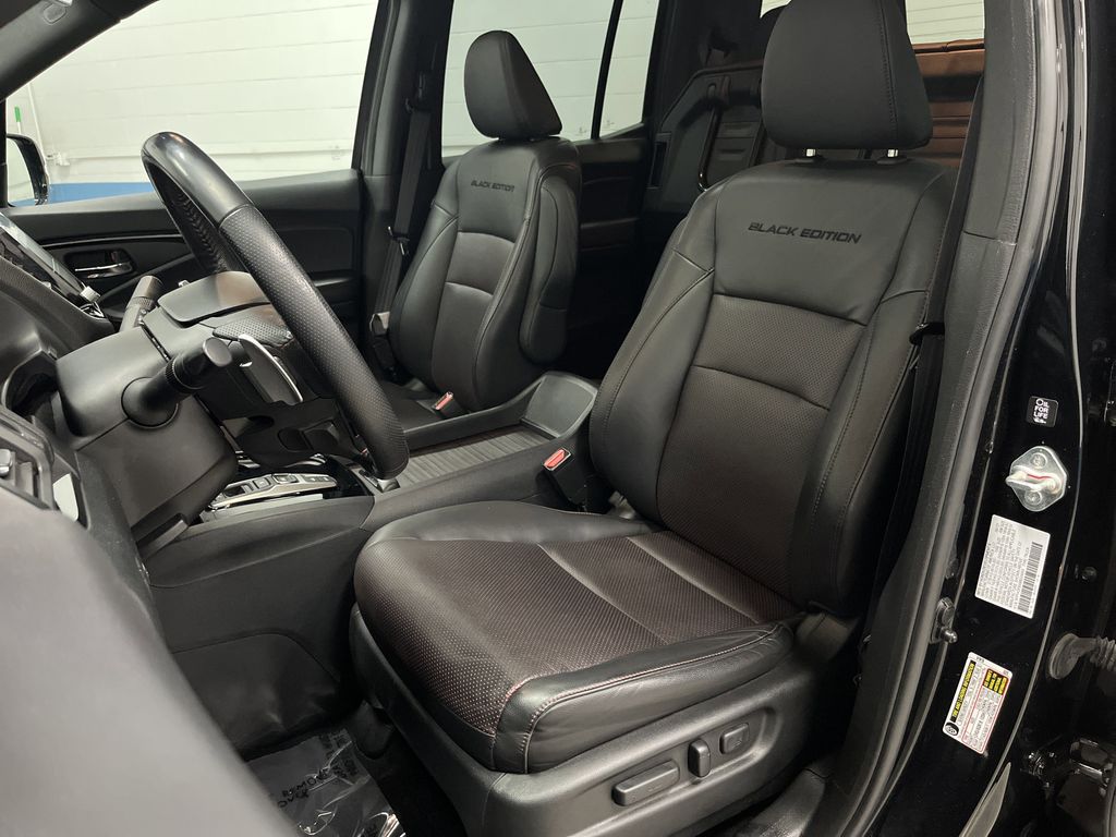 2021 Honda Ridgeline Black Edition photo 4