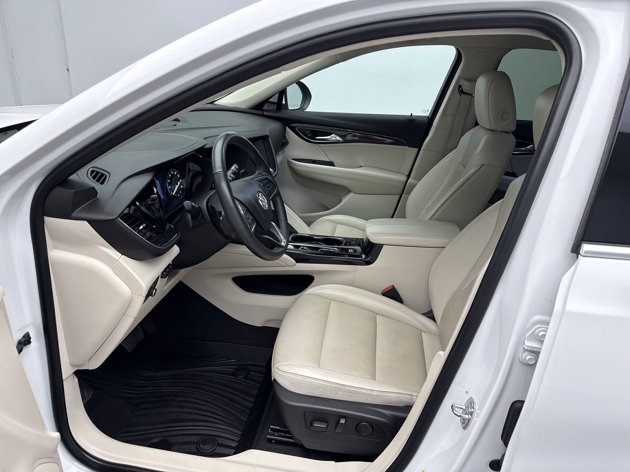 2022 Buick Envision Essence photo 5
