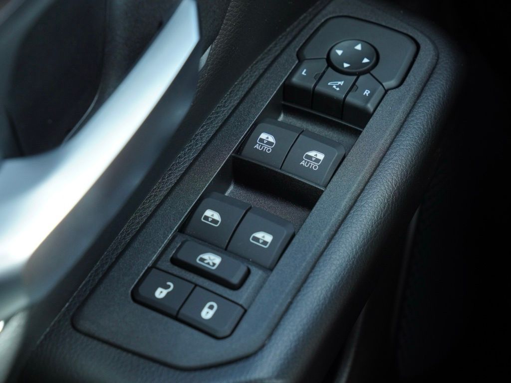 New 2026 Diamond Black Crystal Pearl-Coat Exterior Paint RAM Big Horn Night Edition image 13