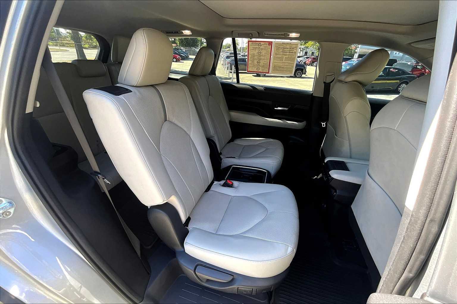 2024 Toyota Grand Highlander Platinum AWD photo 19