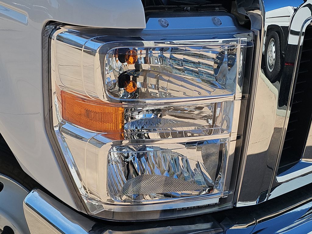 2025 Ford E-350 photo 27