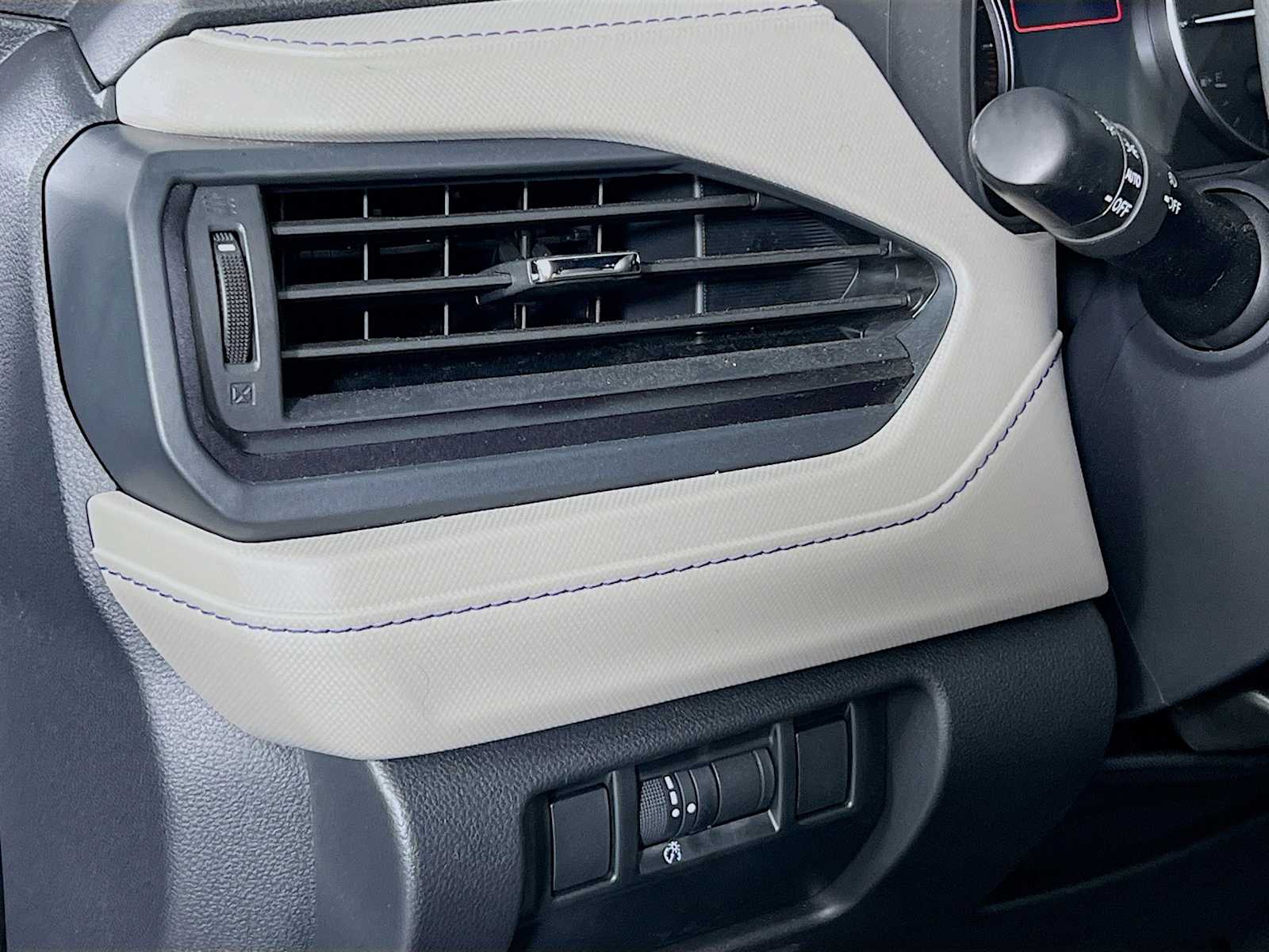 2025 Subaru Forester Premium Base photo 8