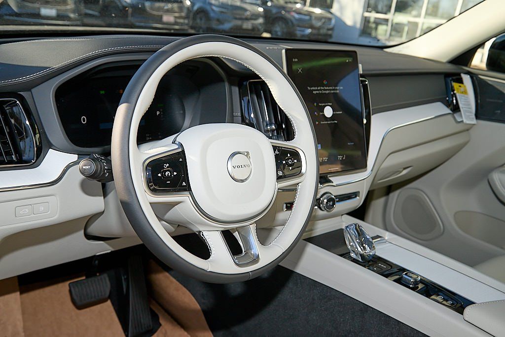 2026 VOLVO XC60 - Image 11