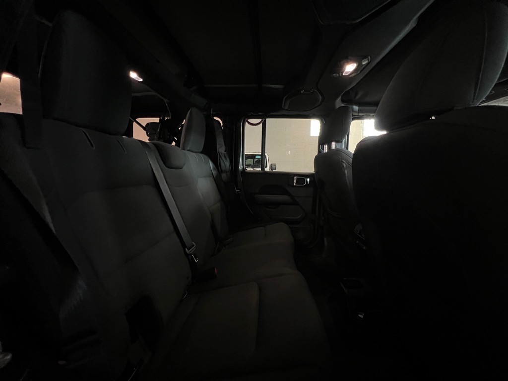 2018 Jeep Wrangler Unlimited Sahara photo 17