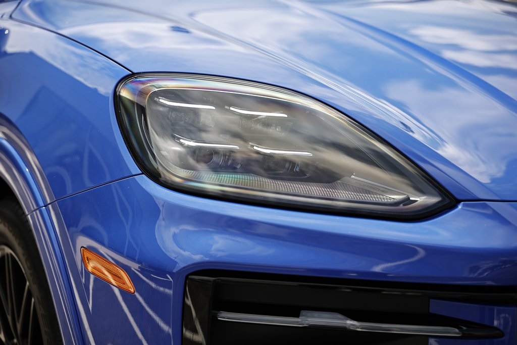 2025 Porsche Cayenne GTS photo 17