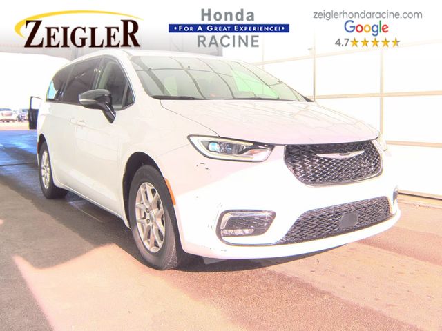 2024 Chrysler Pacifica Touring L's photo