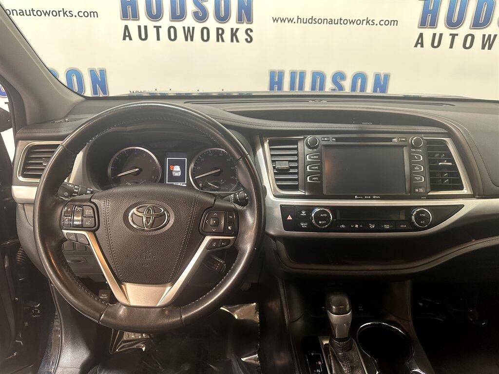 2018 Toyota Highlander XLE photo 18