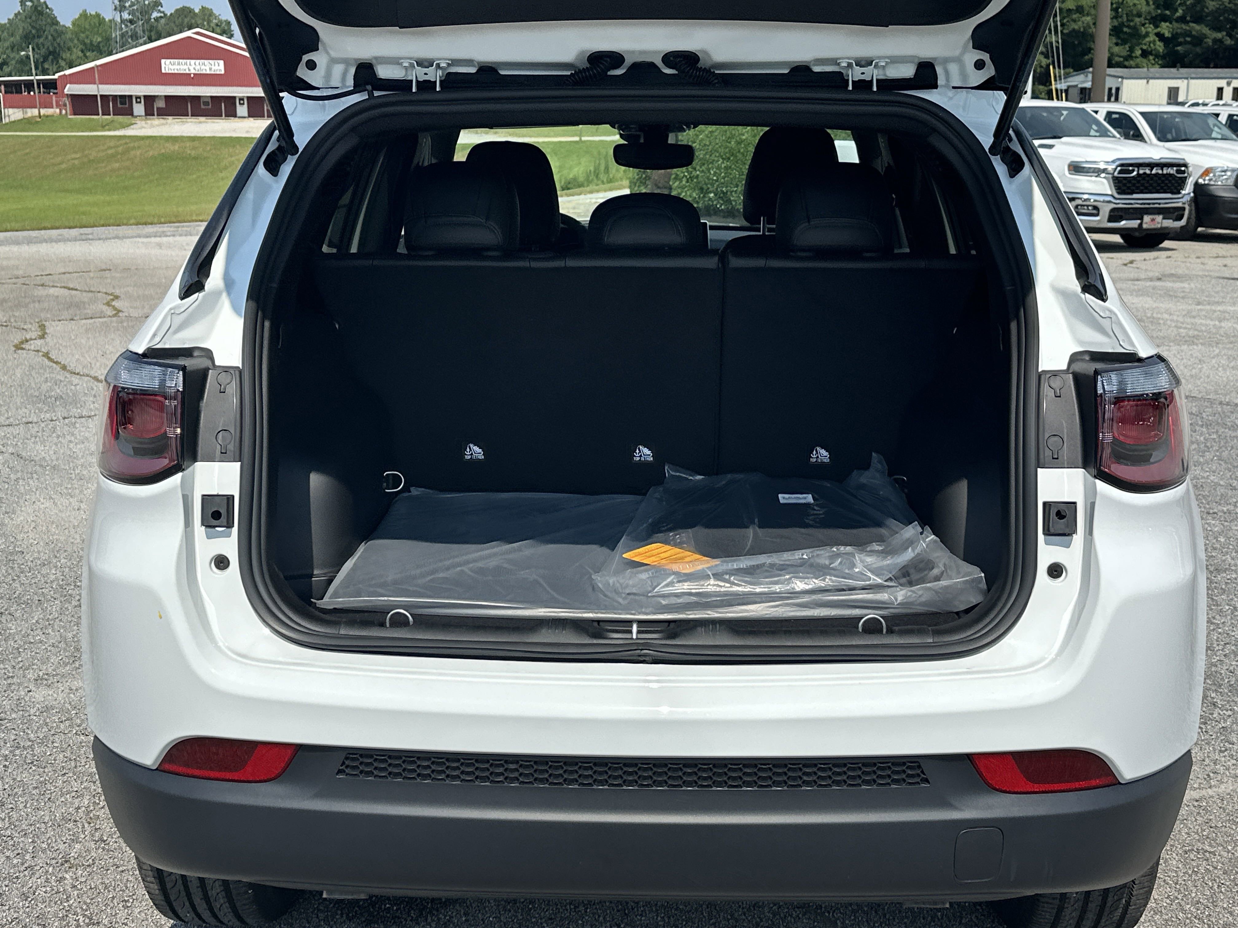 2025 Jeep Compass Latitude photo 3