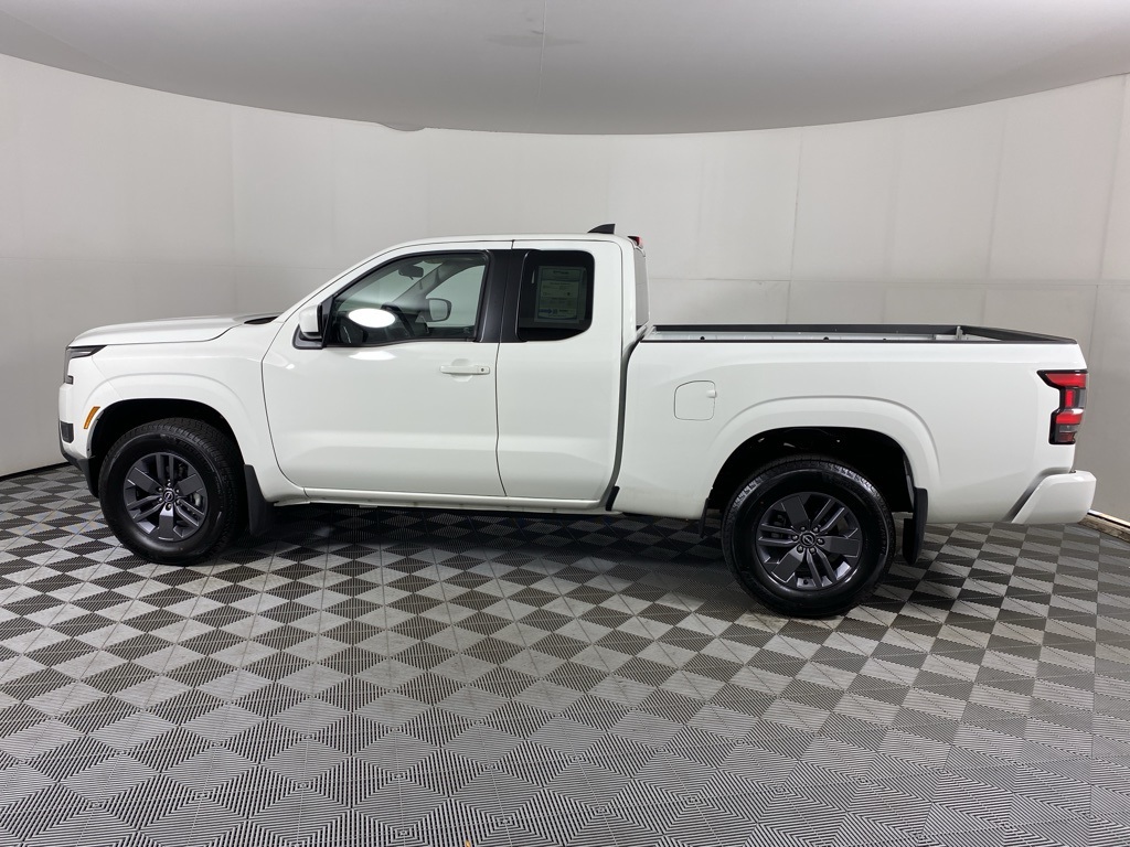 2025 Nissan Frontier SV photo 2