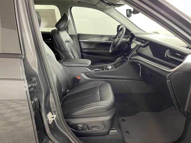 2024 Jeep Cherokee Base photo 41