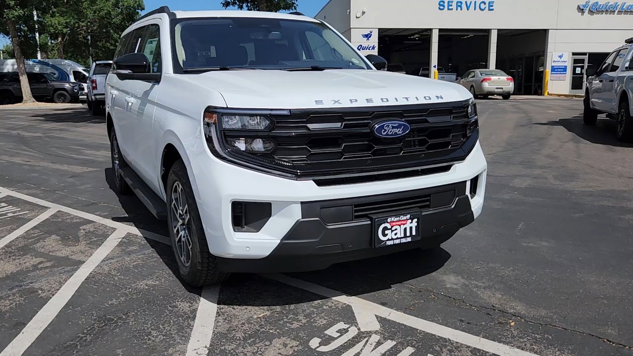 2025 Ford Expedition photo 15