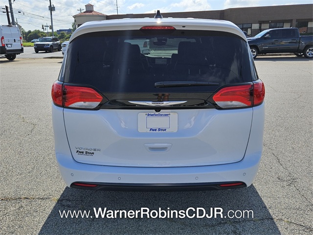 2025 Chrysler Voyager LX photo 11