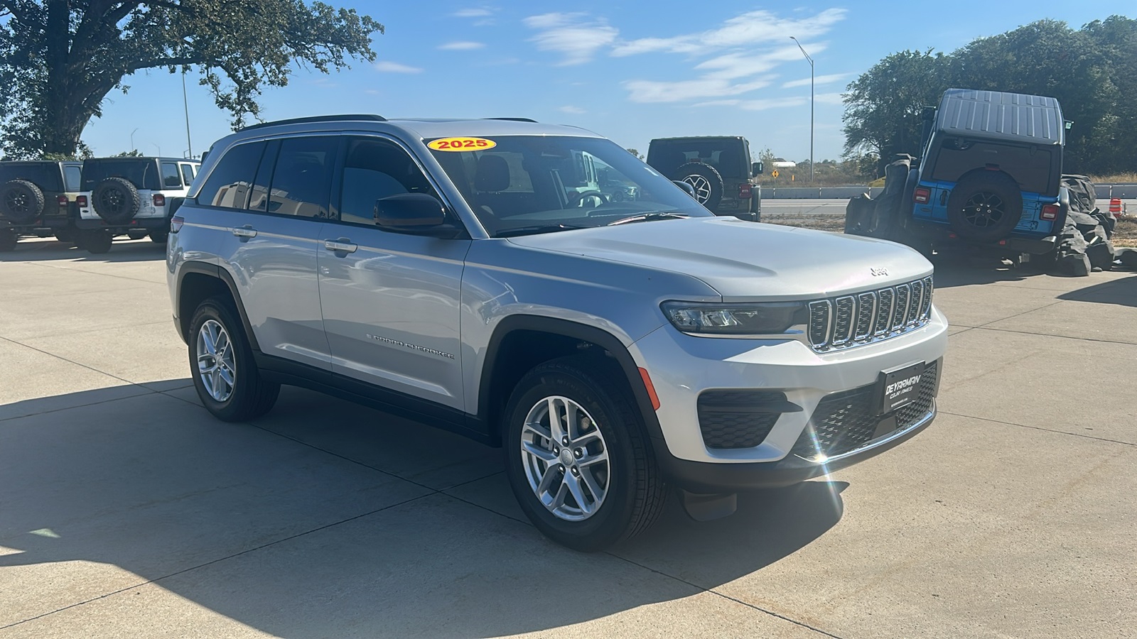 2025 Jeep Grand Cherokee Laredo's photo