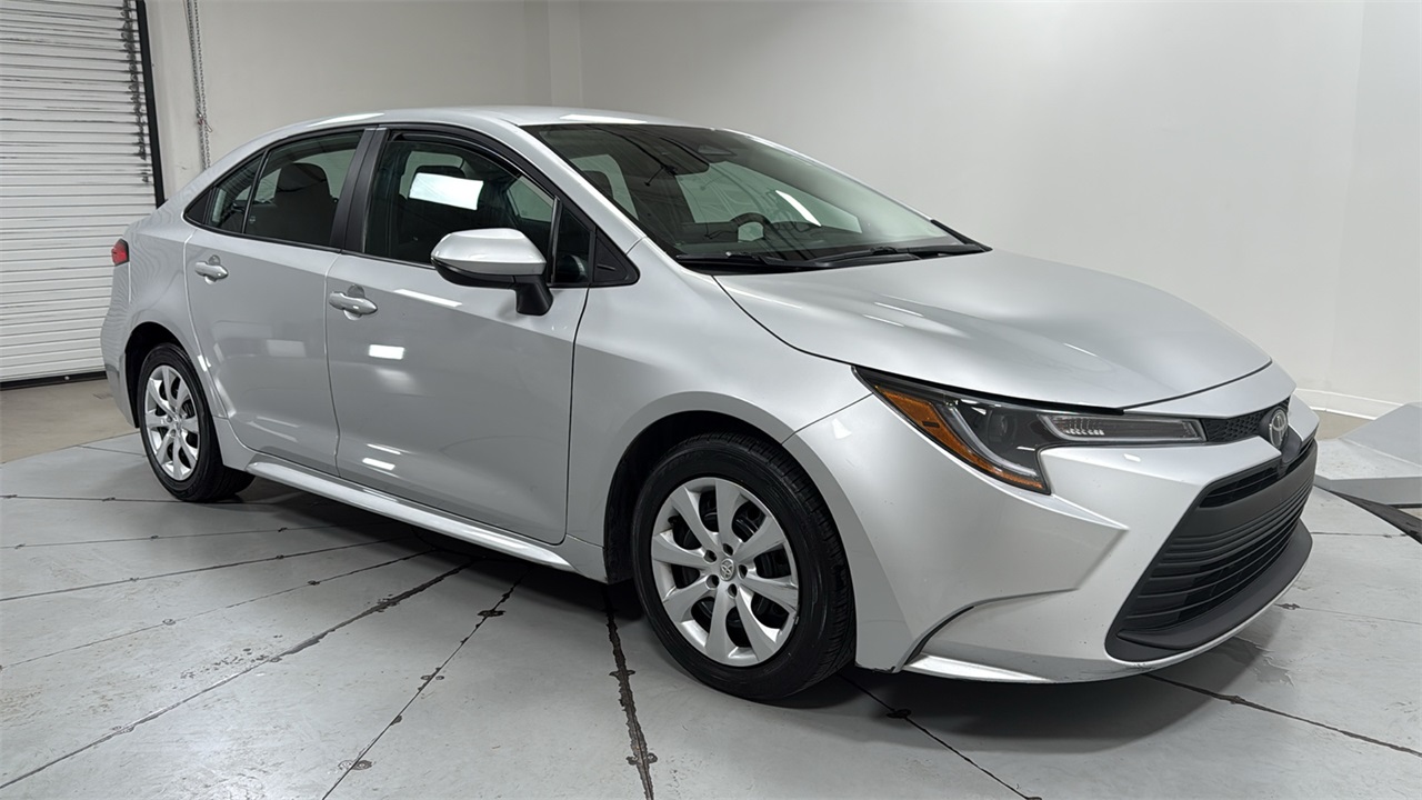 2024 Toyota Corolla LE photo 3