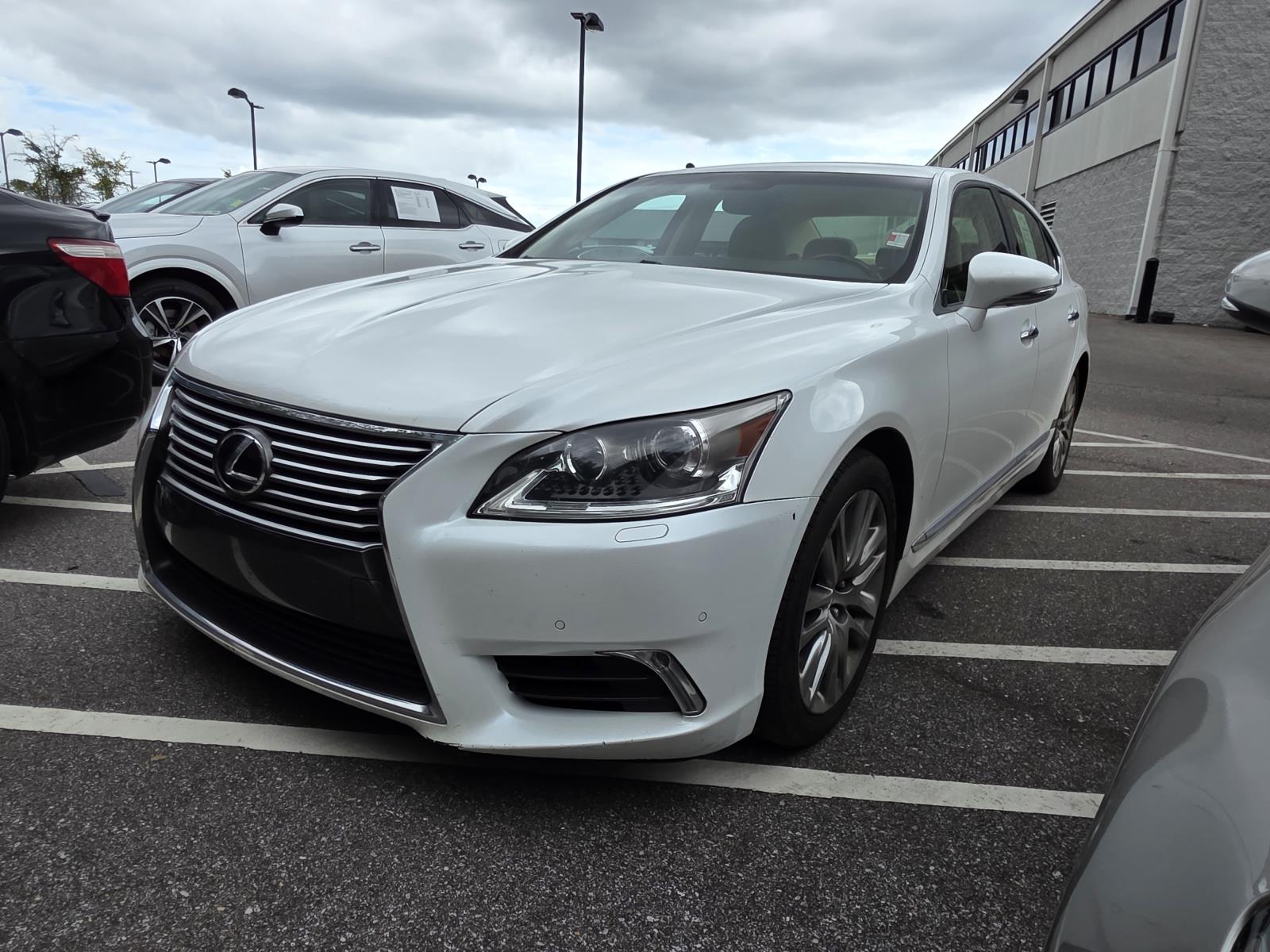 2014 Lexus LS 460 photo 2