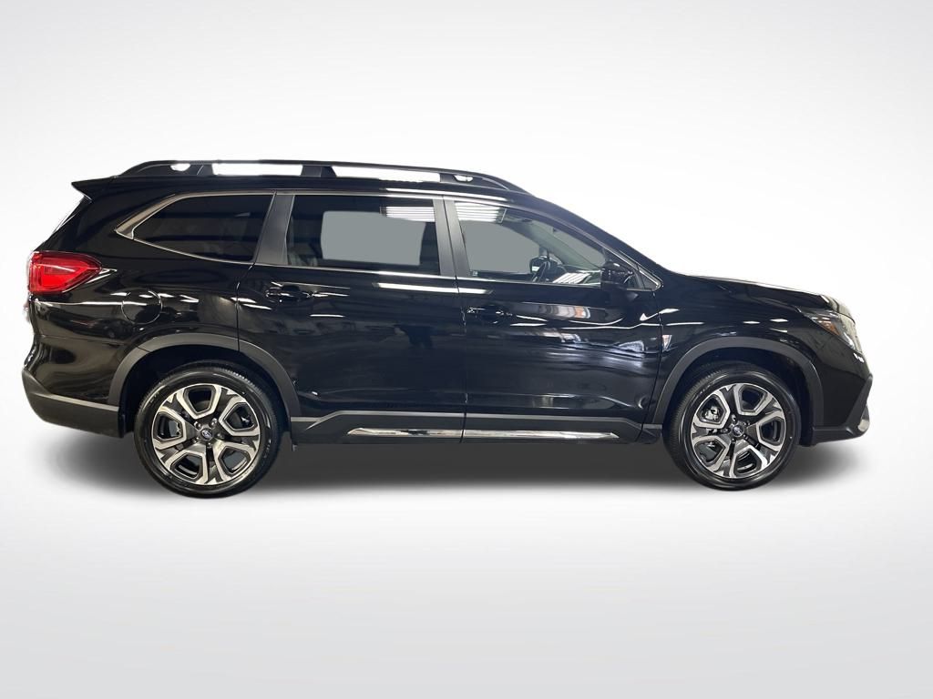 2025 Subaru Ascent Limited photo 4