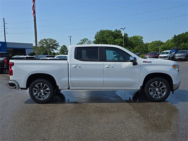 2025 Chevrolet Silverado 1500 LT photo 3