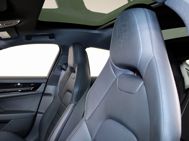 2025 Porsche Panamera 4 photo 19