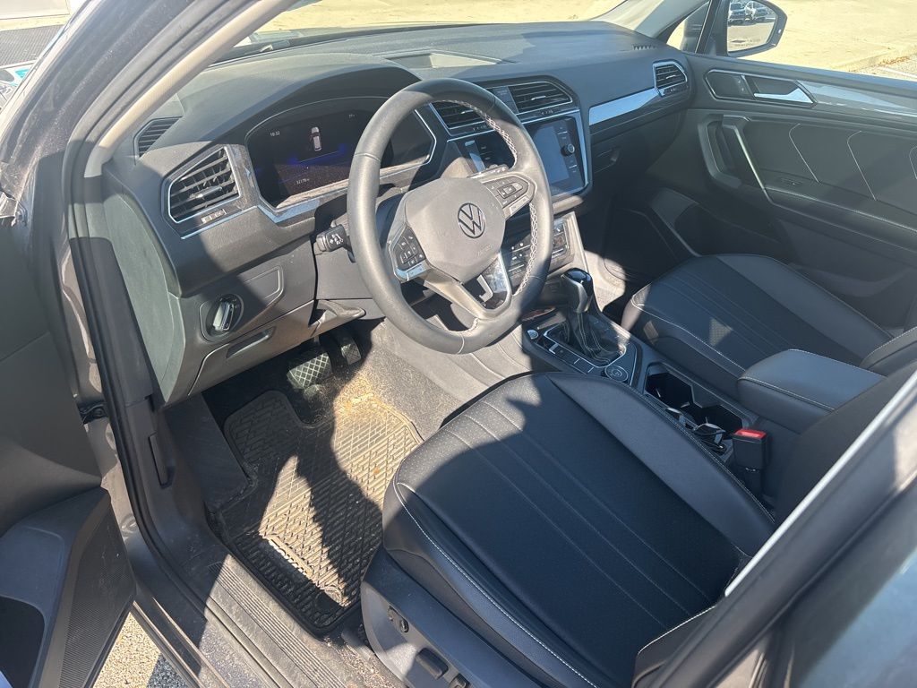 2022 Volkswagen Tiguan SE photo 9