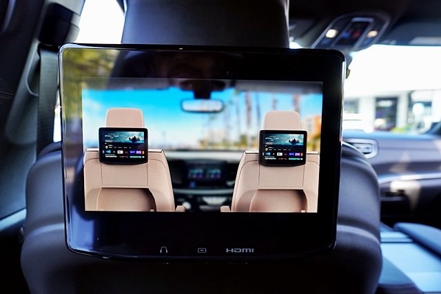 New 2025 Bright White Clear-Coat Exterior Paint Jeep Series II image 26