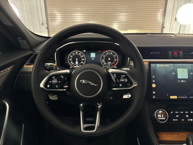 2025 Jaguar F-PACE P400 R-Dynamic S photo 23