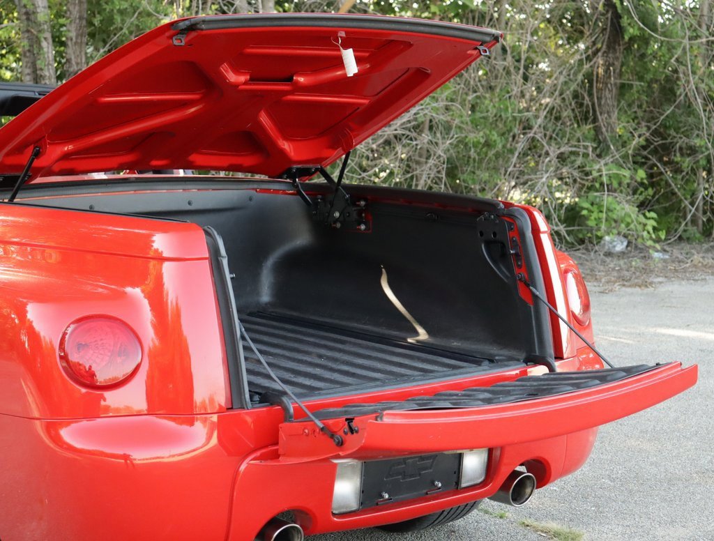 2005 Chevrolet SSR Base photo 22