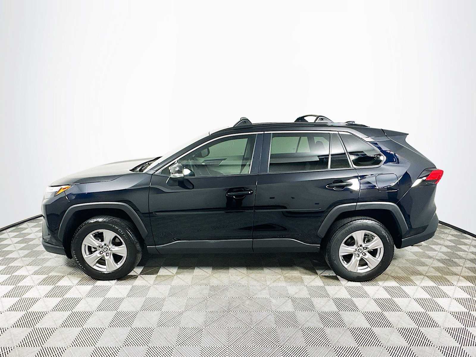 2022 Toyota RAV4 XLE photo 4