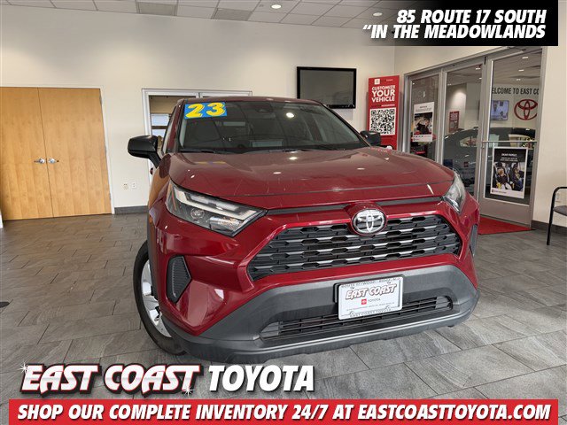 2023 Toyota RAV4 LE's photo