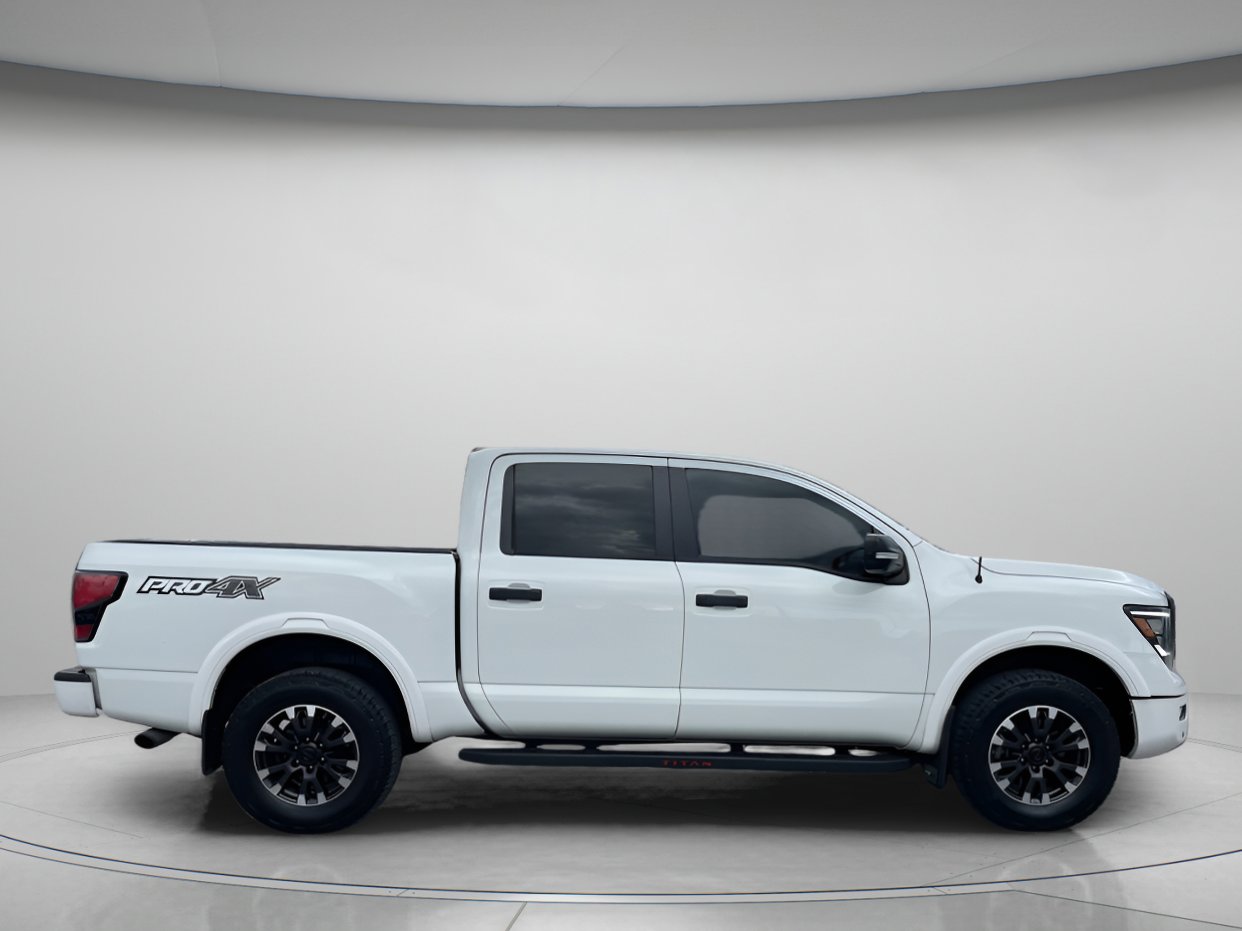 2020 Nissan Titan PRO-4X Crew Cab photo 2