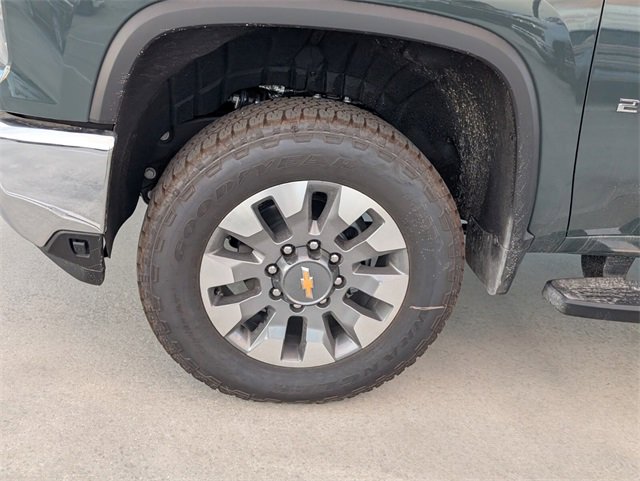 2025 Chevrolet Silverado 2500HD LT photo 5