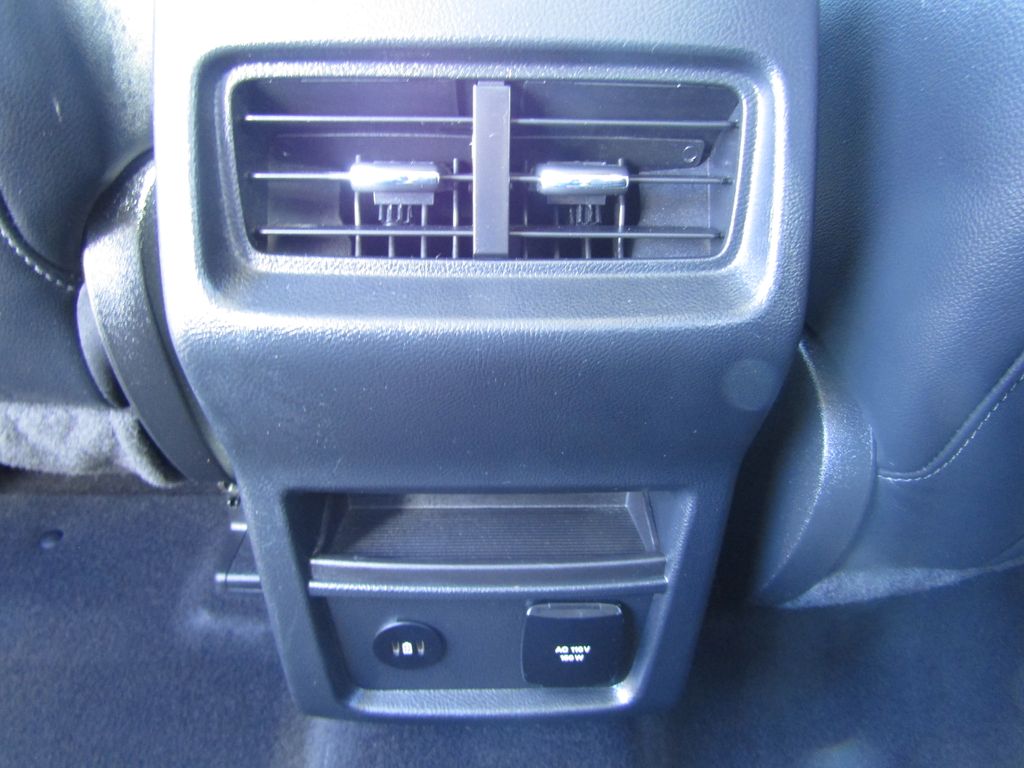 2022 Ford Edge SEL photo 29