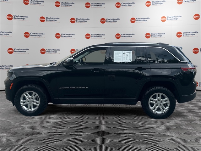 2022 Jeep Grand Cherokee Laredo photo 2