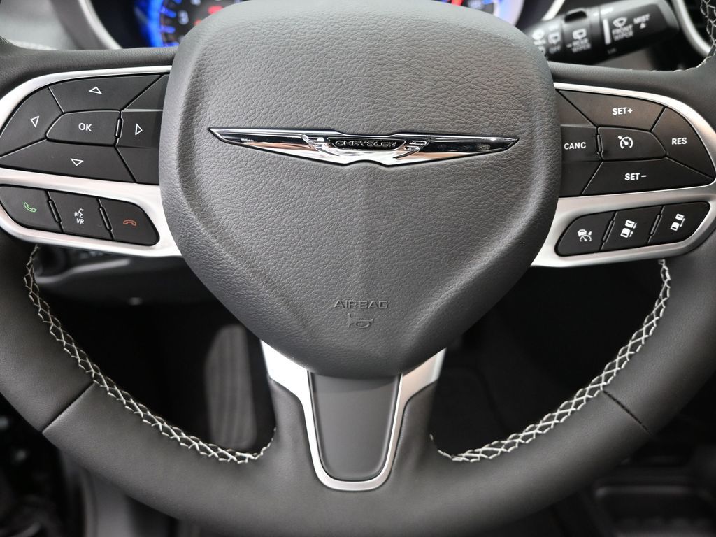 2026 Chrysler Pacifica photo 13