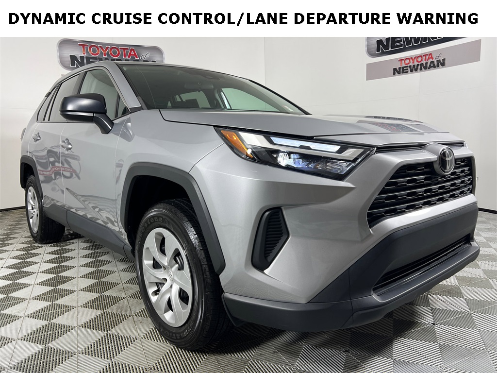 2023 Toyota RAV4 LE's photo