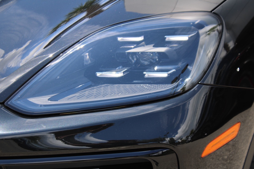 2025 Porsche Cayenne Base photo 12