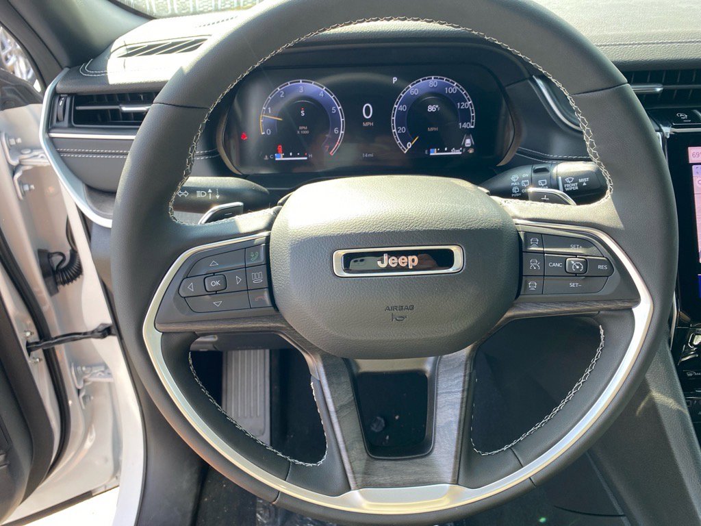 2025 Jeep Grand Cherokee Limited photo 5