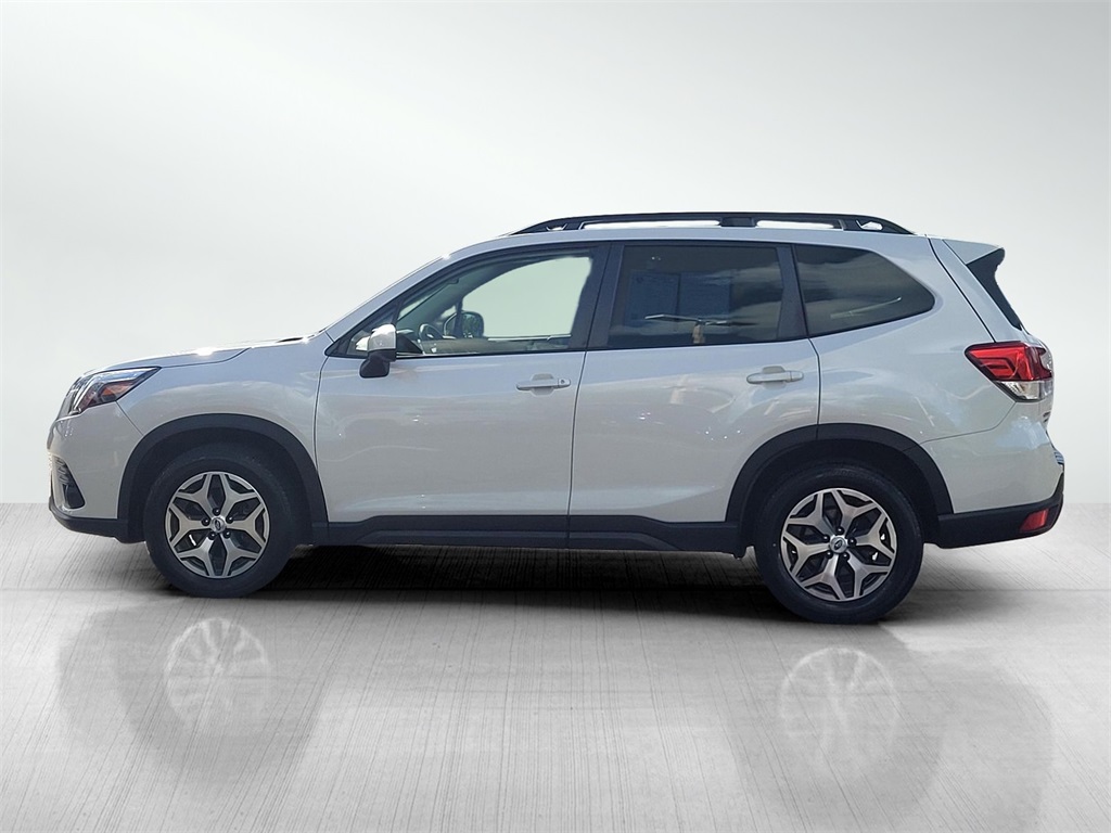 2022 Subaru Forester Premium photo 8