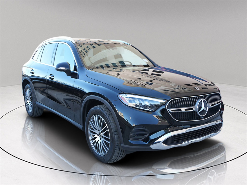 2025 Mercedes-Benz GLC Base's photo