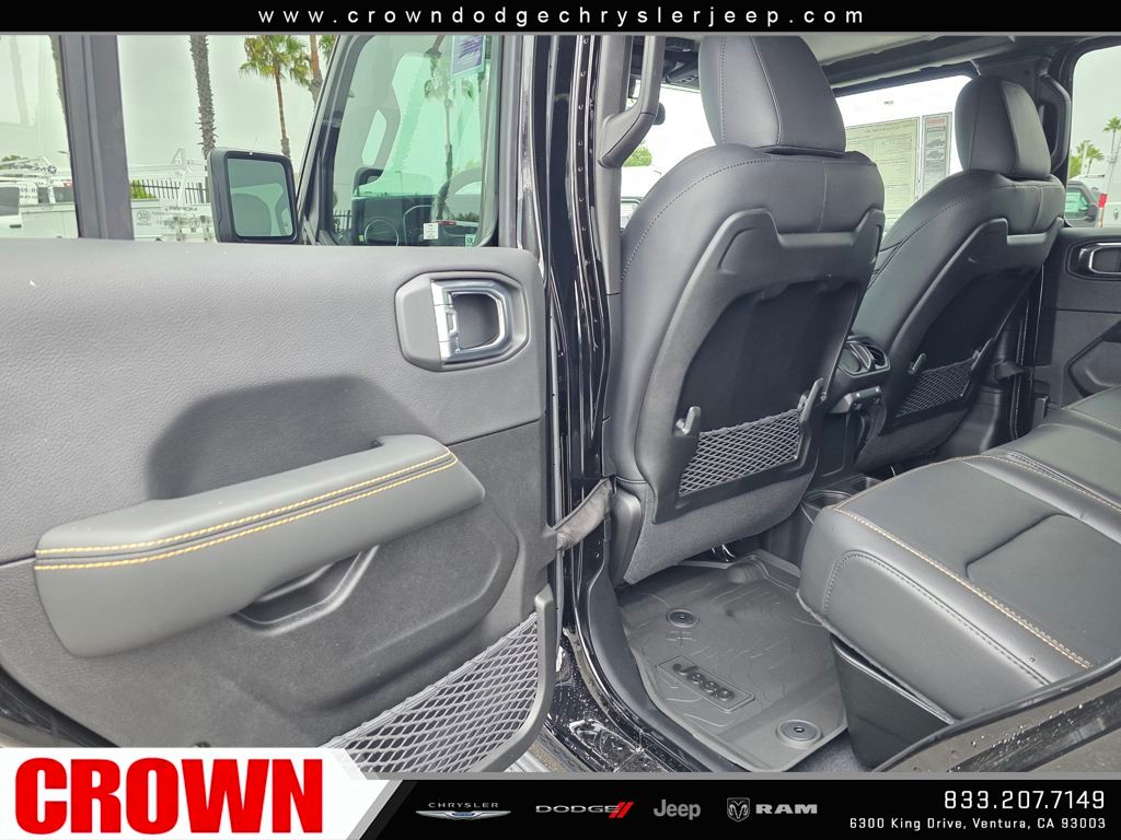 2025 Jeep Gladiator Sport photo 13