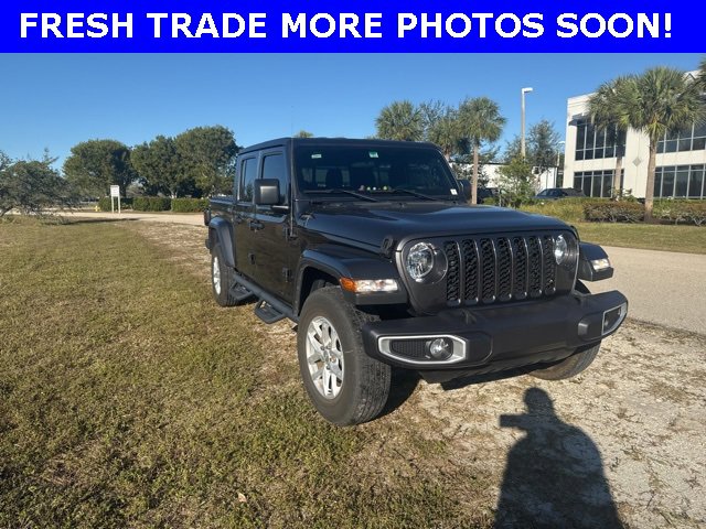 2023 Jeep Gladiator Sport S's photo