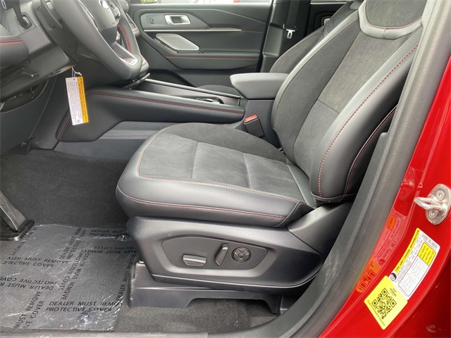 2025 Ford Explorer ST photo 13