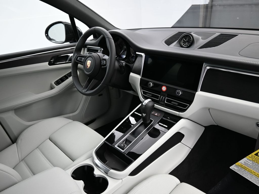 2026 Porsche Macan GTS photo 23