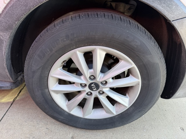 2020 Kia Sorento LX photo 3